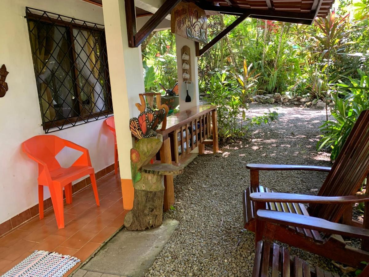 Cabinas Tito Cahuita Exterior foto